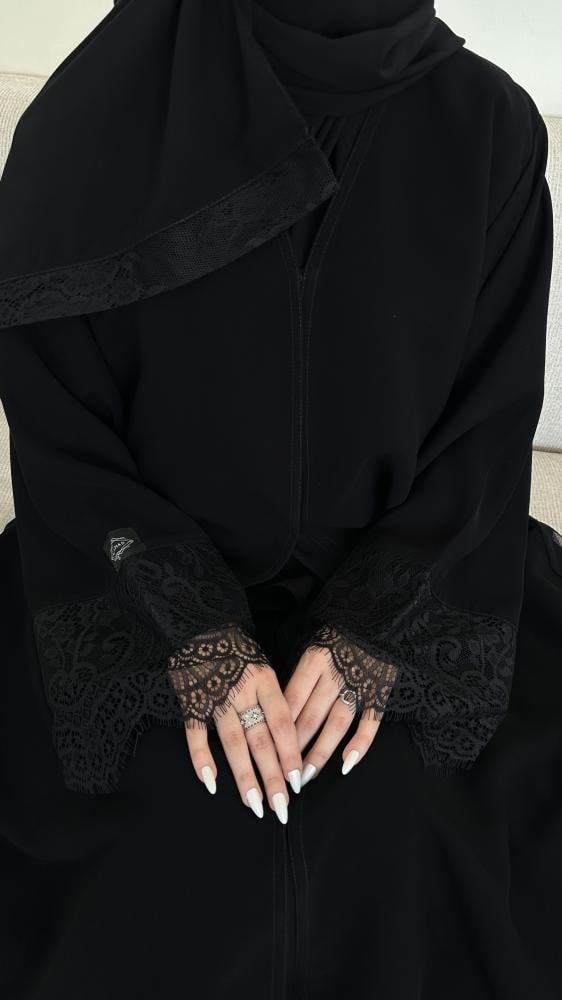 عباية نص كلوش قماش(سراميك)اضافة دانتيل اكمام وبالظهر