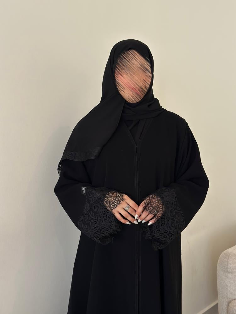 عباية نص كلوش قماش(سراميك)اضافة دانتيل اكمام وبالظهر