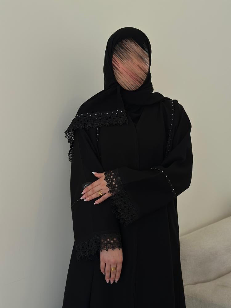 عباية نص كلوش قماش(كريب) باكمام دانتيل