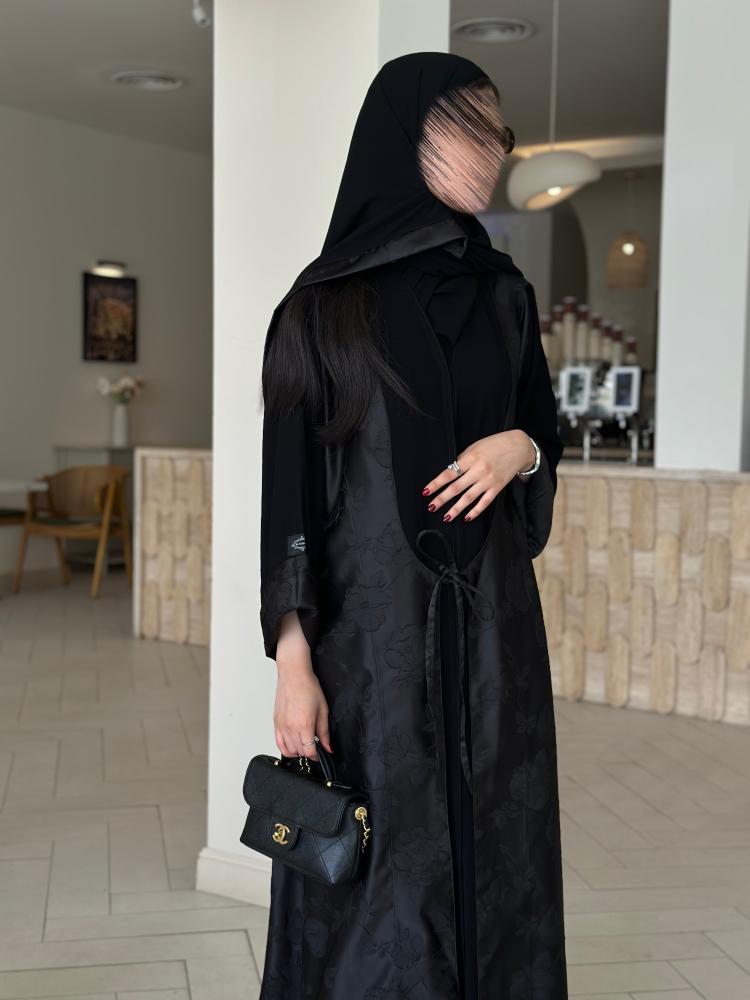 عباية نص كلوش قماش (ملكي)اضافة جاكار من الامام بربطة