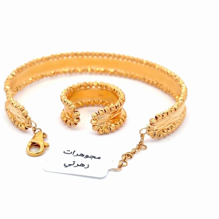 سوارة واقفه مع خاتم عيار21