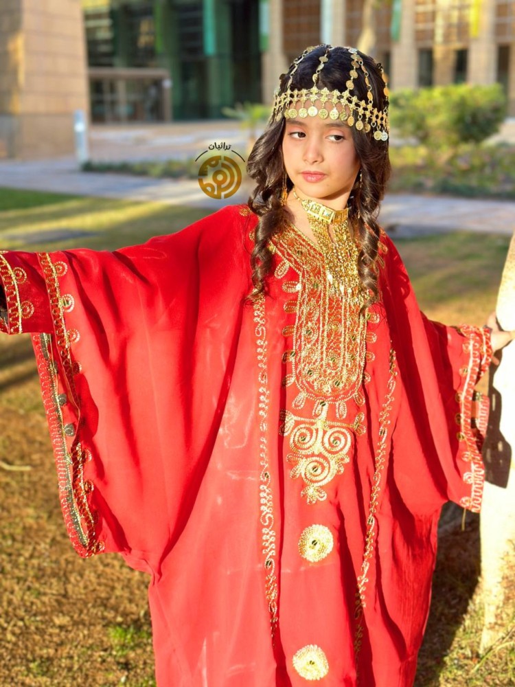 ثوب النشل النجدي الاحمر