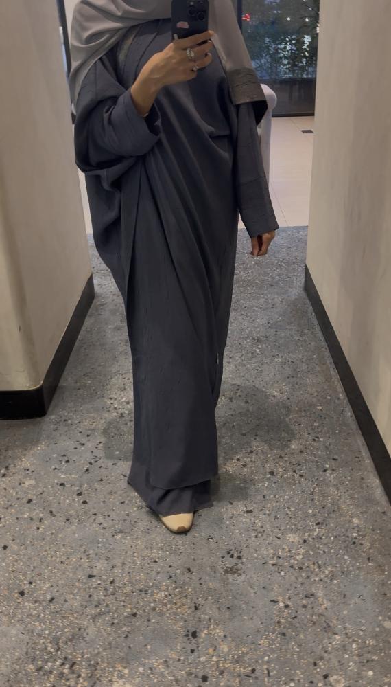 Gray Abaya with sheen contrast
