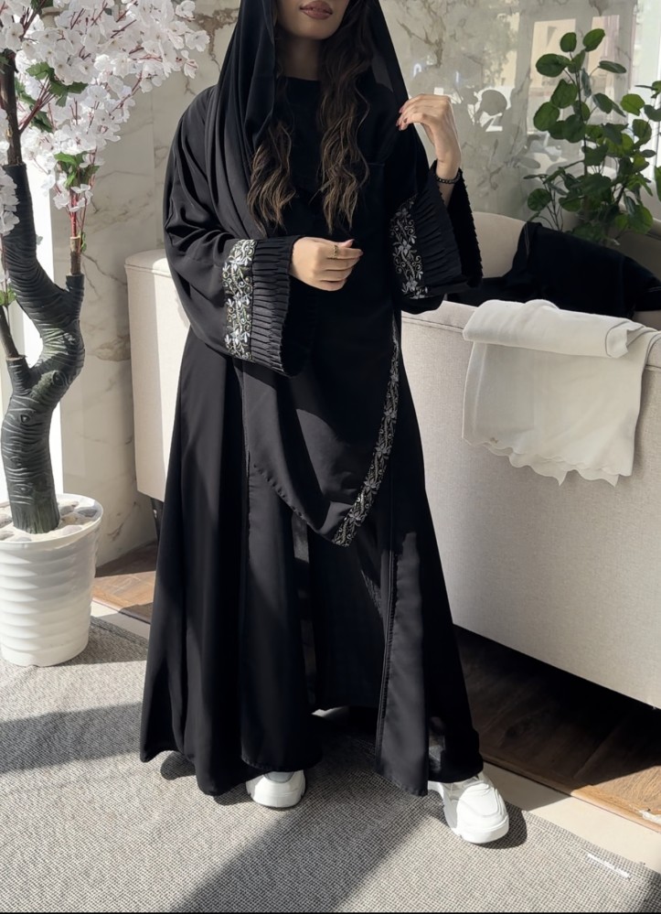 عباية " عهد " انيقه وقماشها فخم