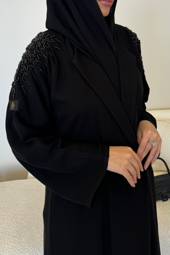 عباية كريب بشك أسود على الكتف