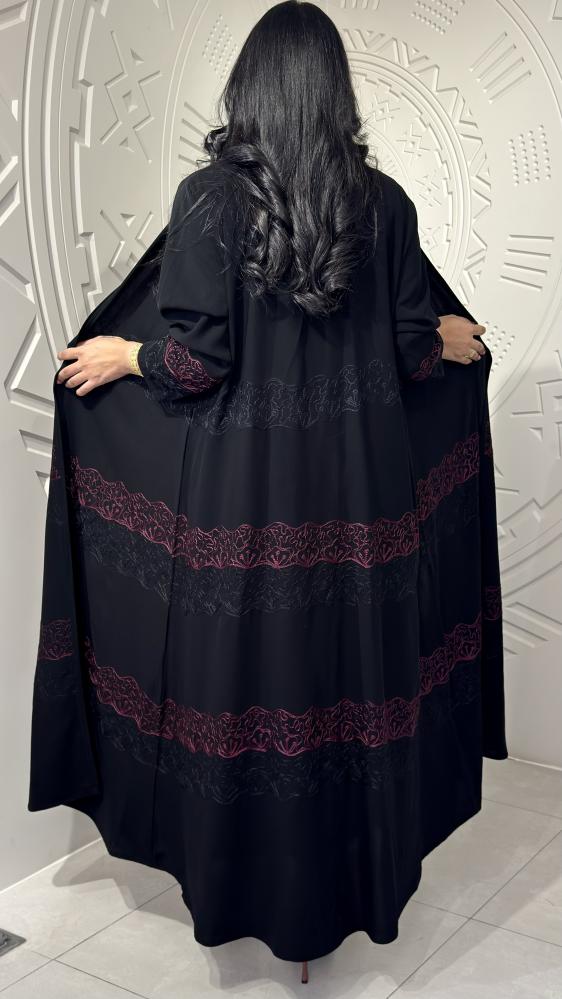 عباية فاخرة مزينة بتطريز يدوي أنيق