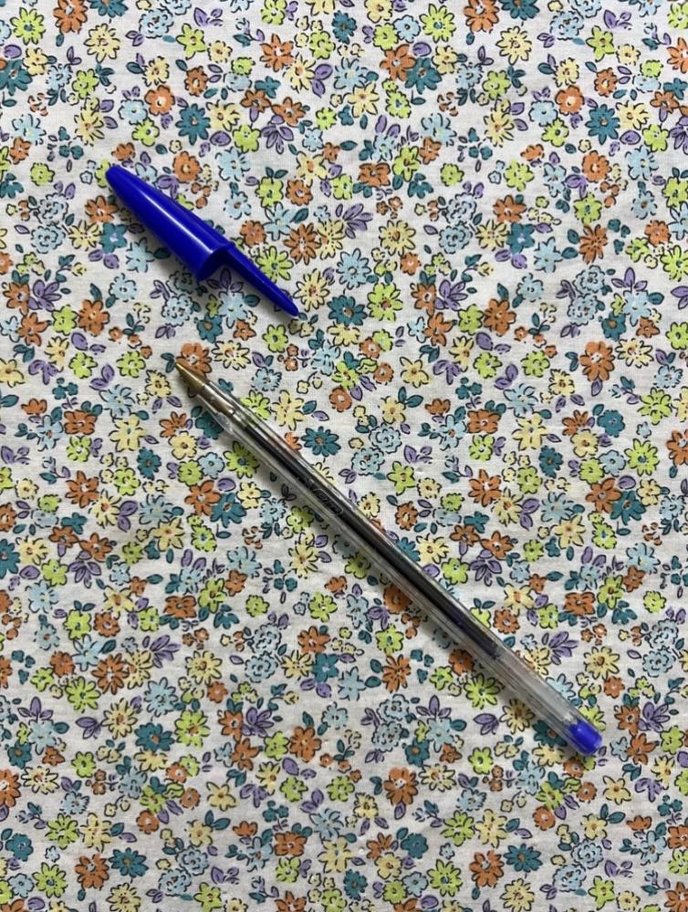 4 اقلام Bic قديمة ( لا تكتب بسبب القِدم )