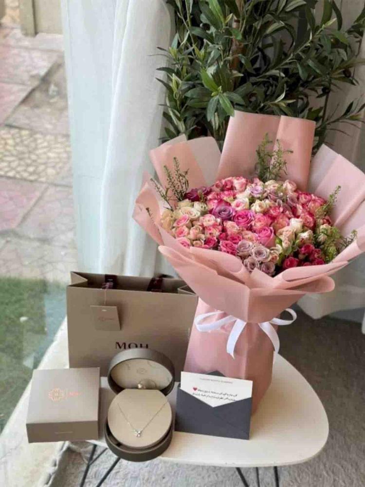 بوكيه فخم مع سلسال ام او اتش MOH
