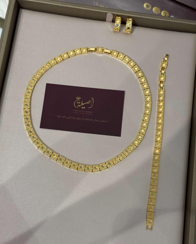 طقم ذهبي ٣ قطع
