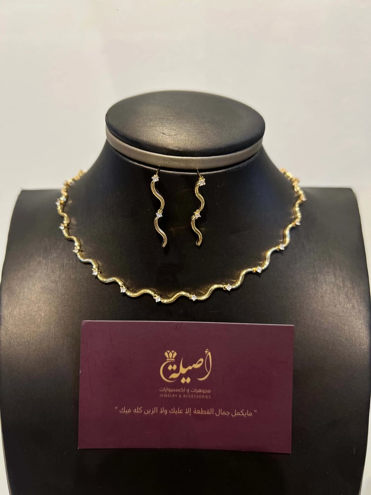 سلسال ذهبي مع فصوص