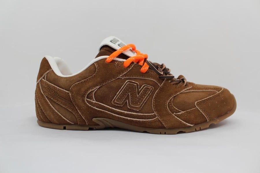 جزمة 530 New Balance Miu Miu