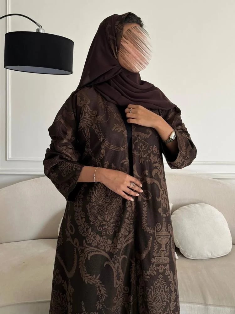 عباية دانتيل بني ملكية ببطانة سوداء