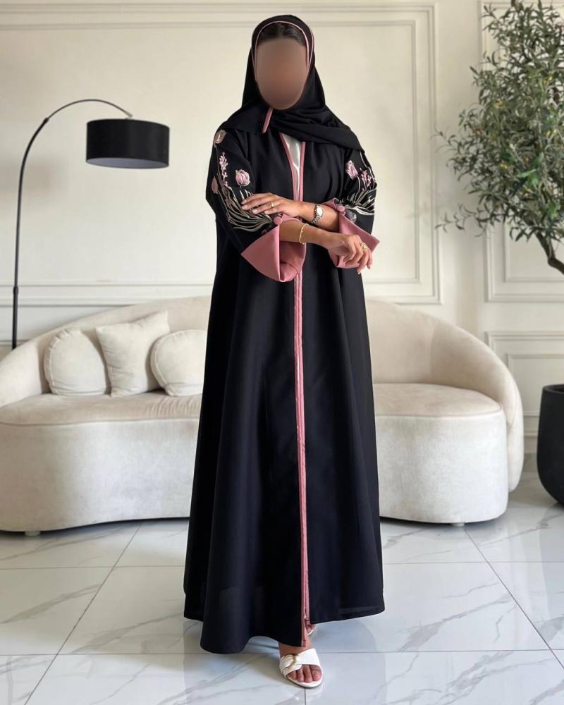 عباية كريب واقف ربع كلوش بتطريز يدوي فاخر