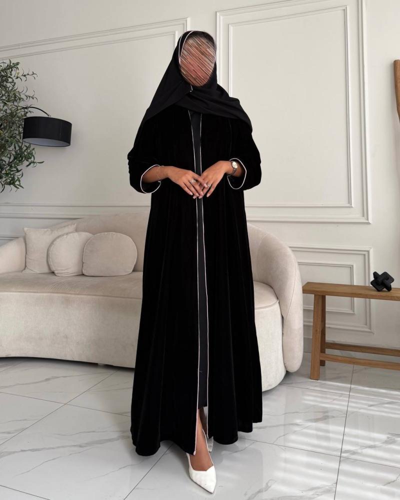 عباية فراشة مخمل وردي وأسود نص كلوش بتطريز كمبيوتر