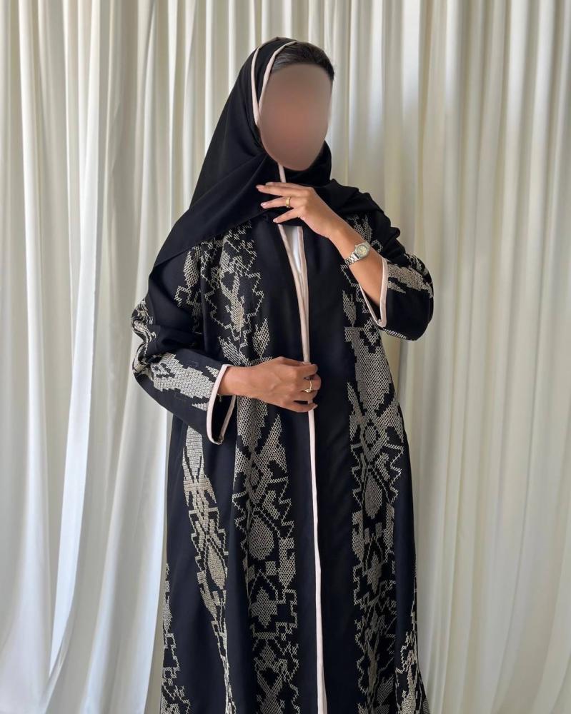 عباية كريب نص كلوش بتطريز سدو بيج
