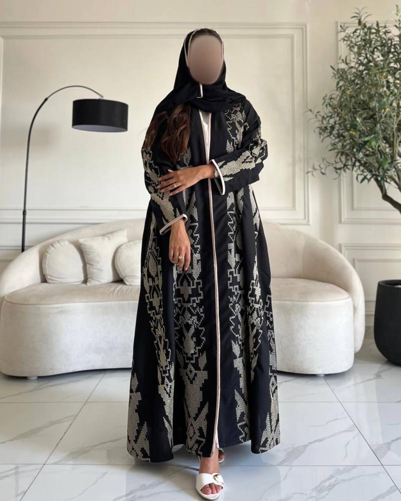 عباية كريب نص كلوش بتطريز سدو بيج