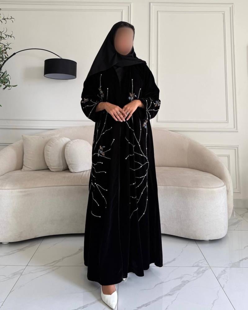 عباية نص كلوش مخمل أسود بشك يدوي من الخرز واللؤلؤ الفاخر