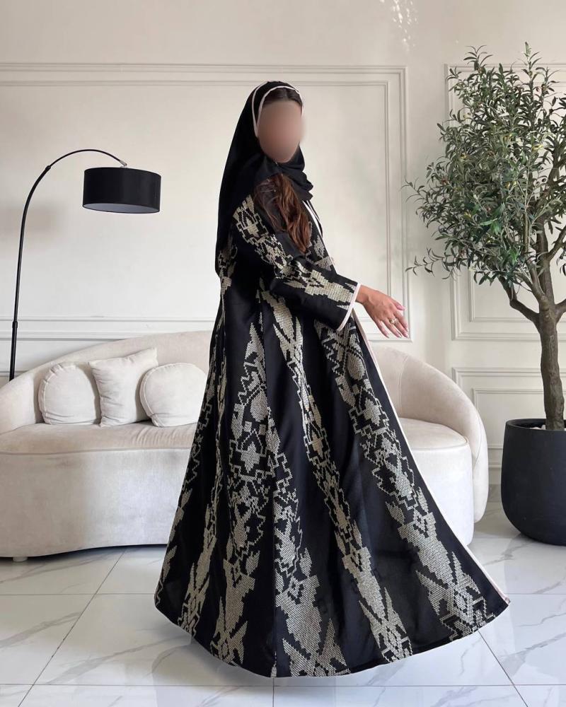 عباية كريب نص كلوش بتطريز سدو بيج