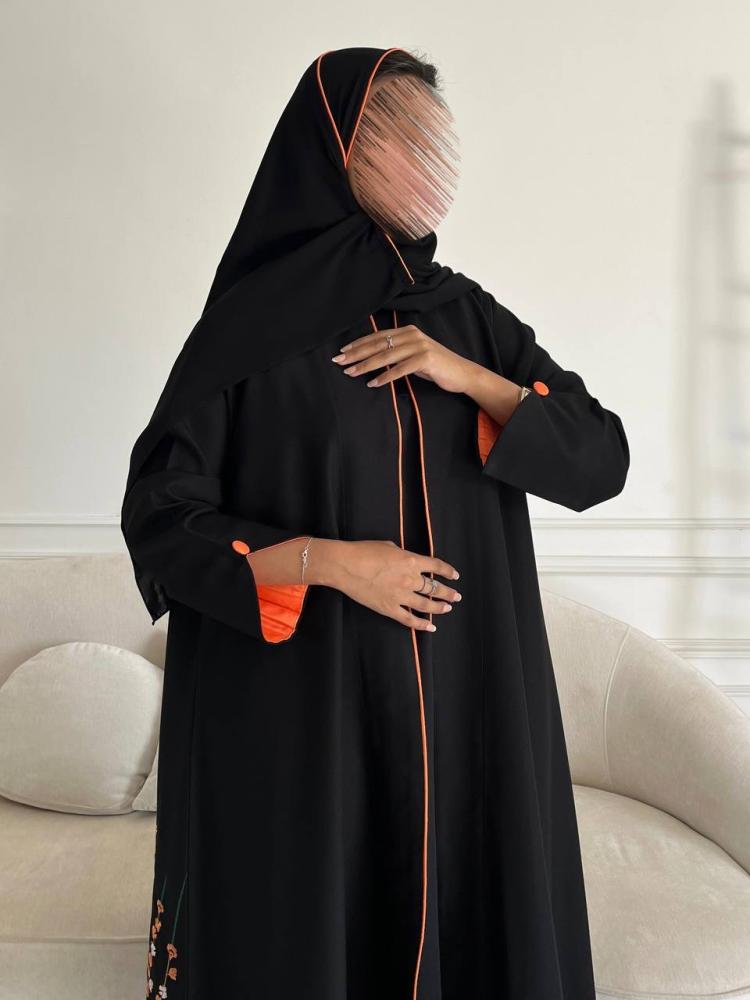 عباية كريب واقف بتطريز ورد برتقالي