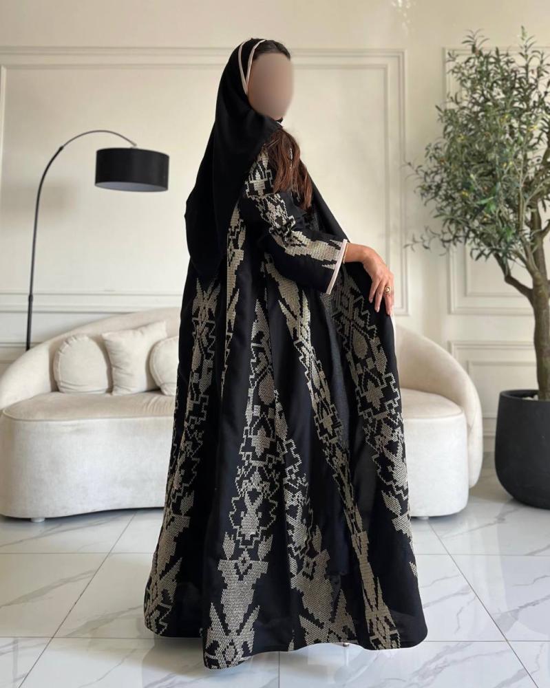 عباية كريب نص كلوش بتطريز سدو بيج