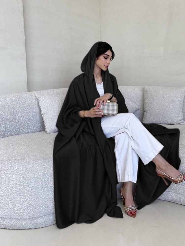عباية أنيقة بسيطة بتصميم عصري مع أكمام