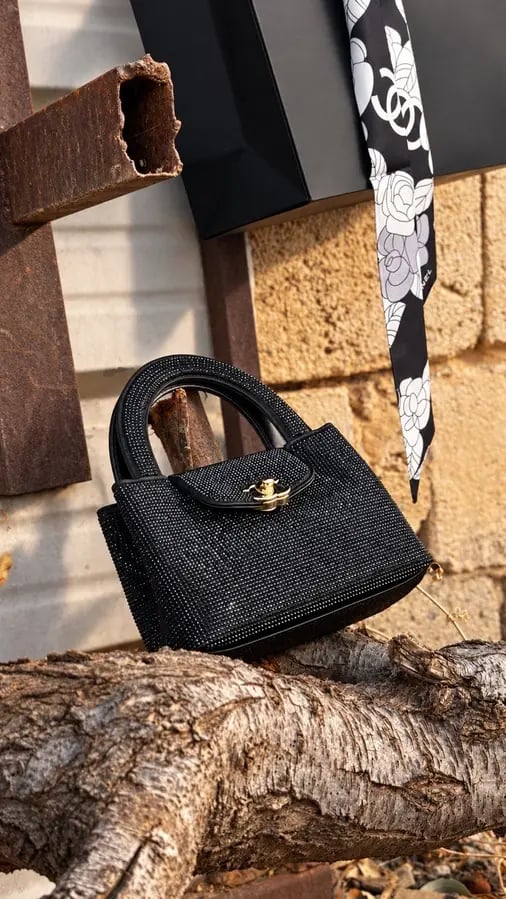 حقيبة شانيل ميني مرصعة بالكريستال الأسود ليمتيد | Chanel Rhinestone Mini Flap Bag