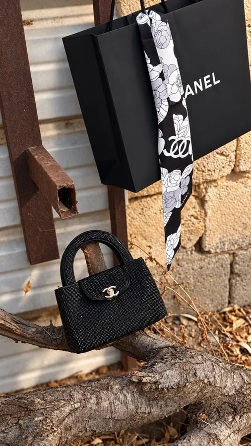 حقيبة شانيل ميني مرصعة بالكريستال الأسود ليمتيد | Chanel Rhinestone Mini Flap Bag