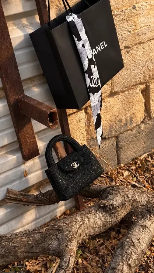 حقيبة شانيل ميني مرصعة بالكريستال الأسود ليمتيد | Chanel Rhinestone Mini Flap Bag