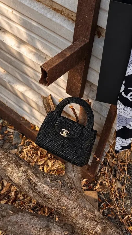 حقيبة شانيل ميني مرصعة بالكريستال الأسود ليمتيد | Chanel Rhinestone Mini Flap Bag
