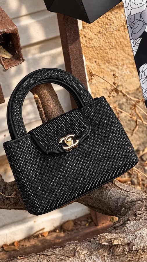 حقيبة شانيل ميني مرصعة بالكريستال الأسود ليمتيد | Chanel Rhinestone Mini Flap Bag