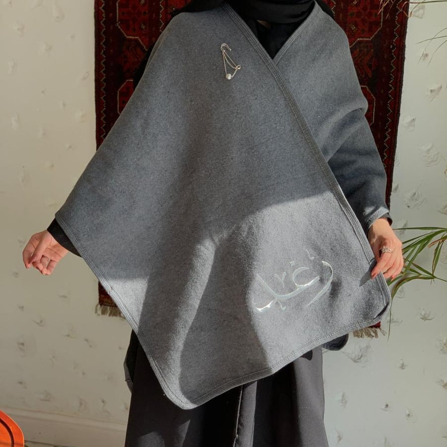 سكارف رمادي