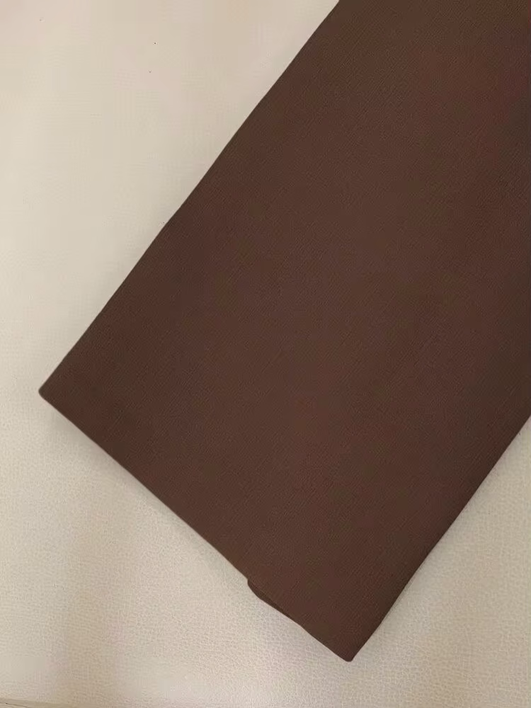 بدلة نسائية بدون أكمام مقاس كبير