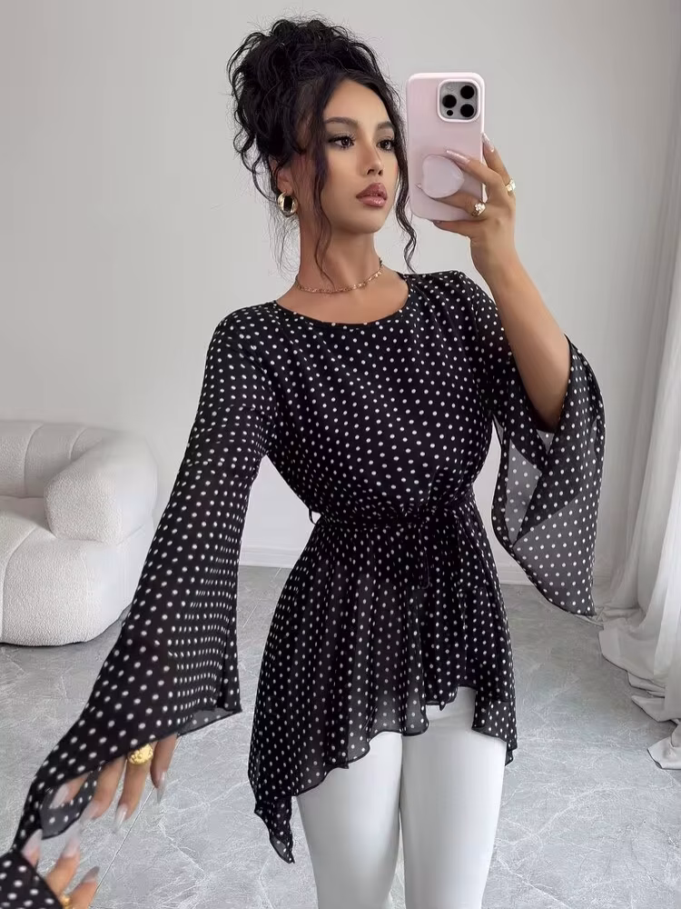 بلوزه اكمام واسعه نسائية أنيقة وراقية للتنقل اليومي للنساء