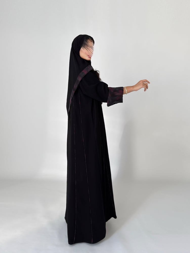 عباية كلوش كريب سيراميك مع حرير يوناني أسود