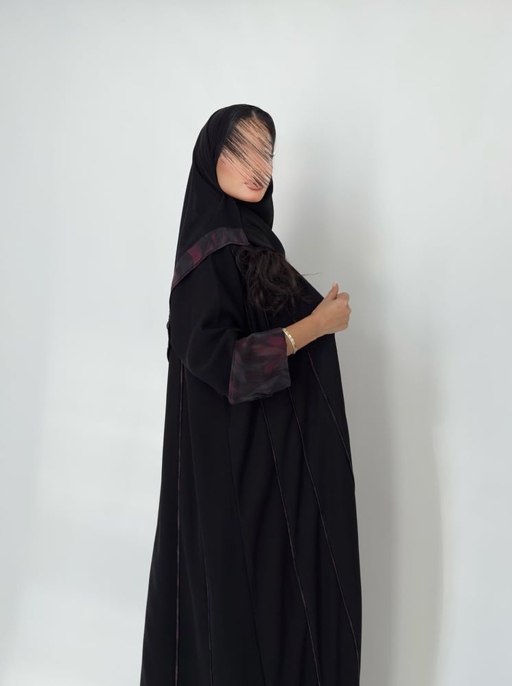 عباية كلوش كريب سيراميك مع حرير يوناني أسود