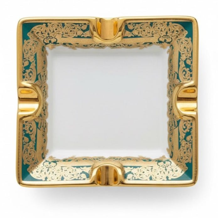 Medium-sized porcelain cigarette lighter with gold-edged green rim