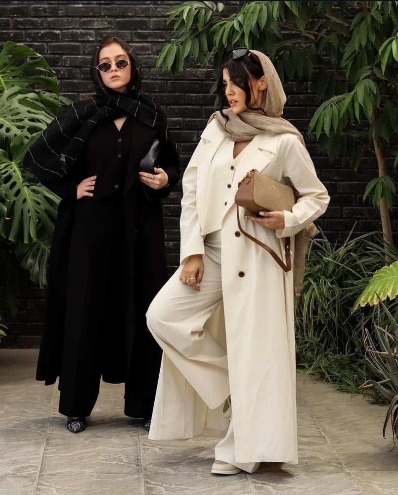 طقم راقي وعملي بتصميم بسيط ولوك أنيق للدوام ولكل مشاويرك اليومية