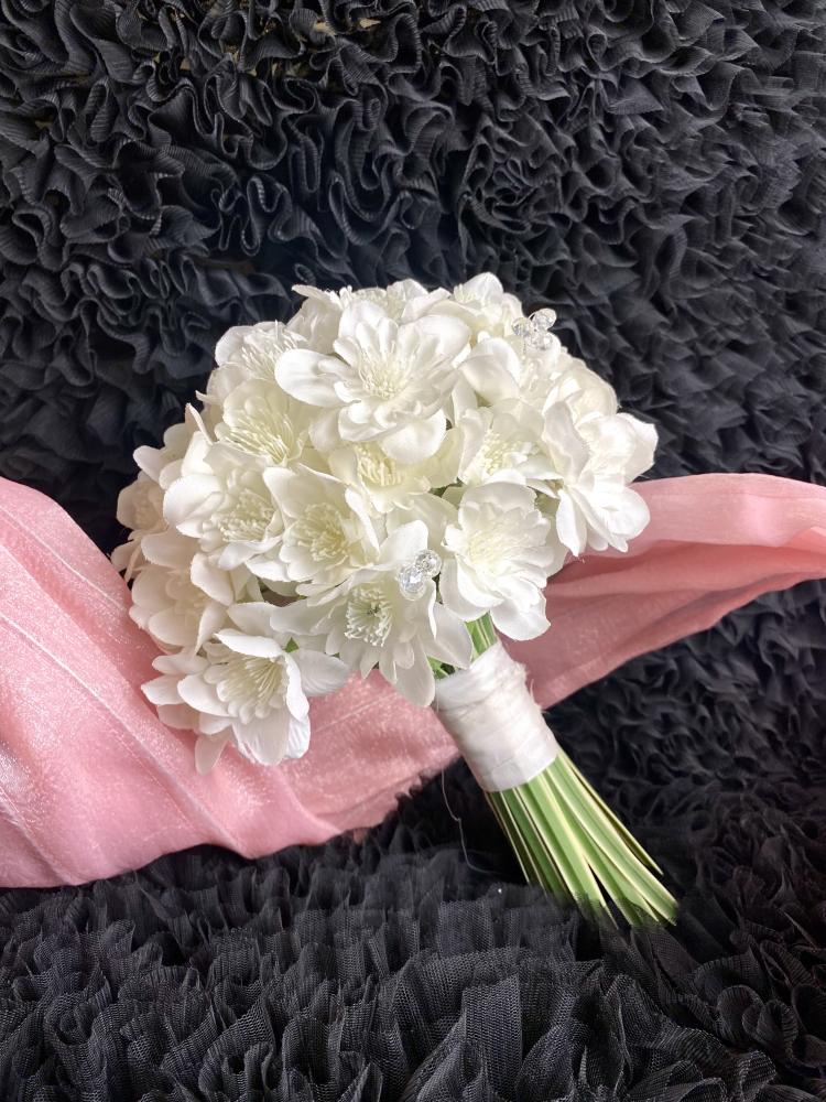 مسكة ورد زفاف y9