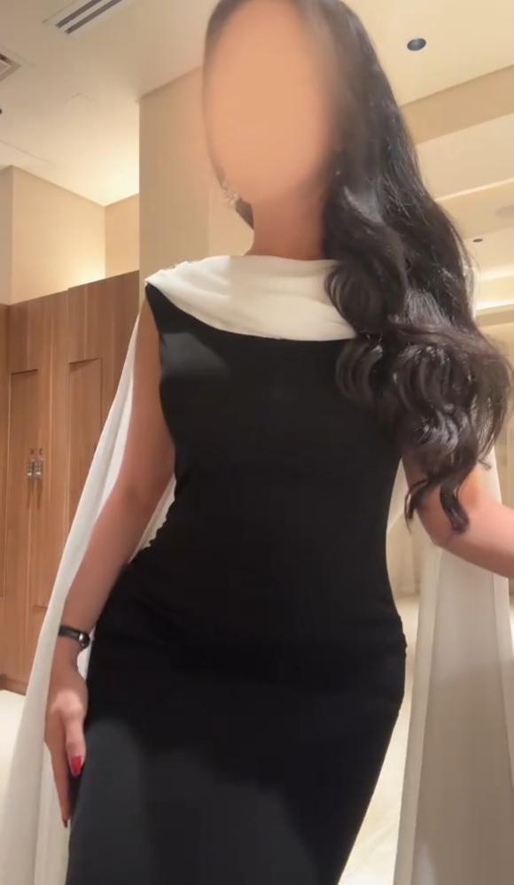 فستان اسود مع ابيض.خامة باربي مع جورجيت كلوش باضافة اكسسوار فخم استايل يجعلك مميزه في حضورك 