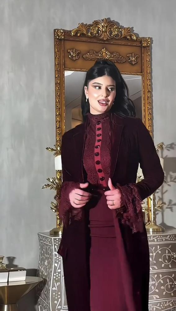 فستان عنابي فاخر قطعتين فستان مع جاكيت خارجي كم طويل مخمل فخم