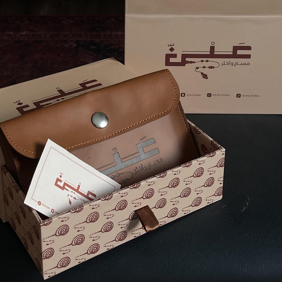 بكلايت قديم من مساطر شفافيه وإنعكاس