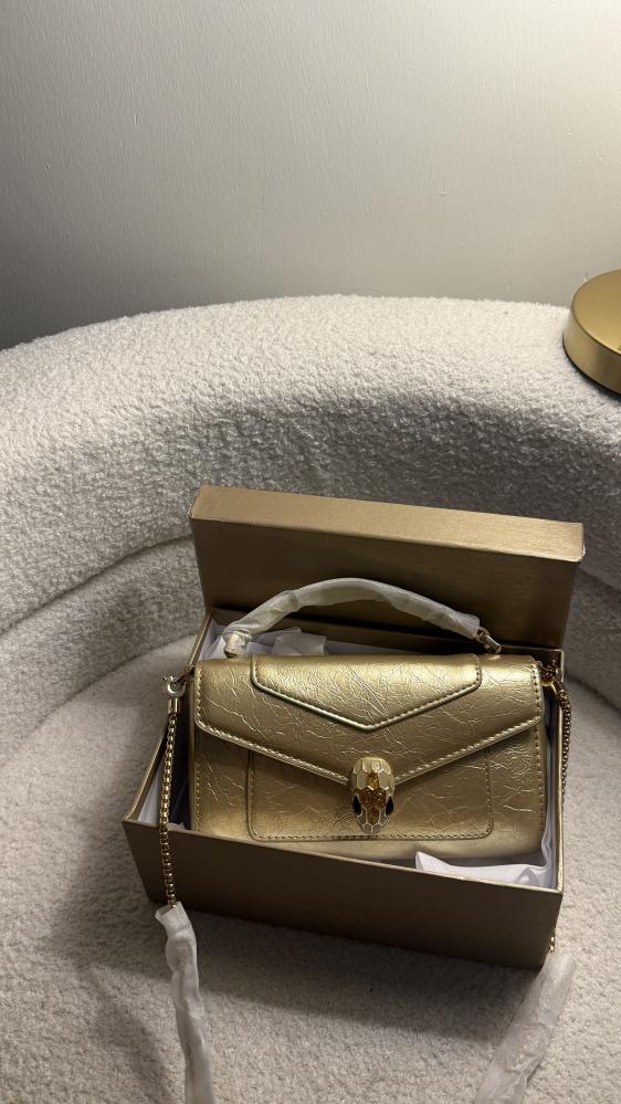 حقيبة Bulgari- ذهبي