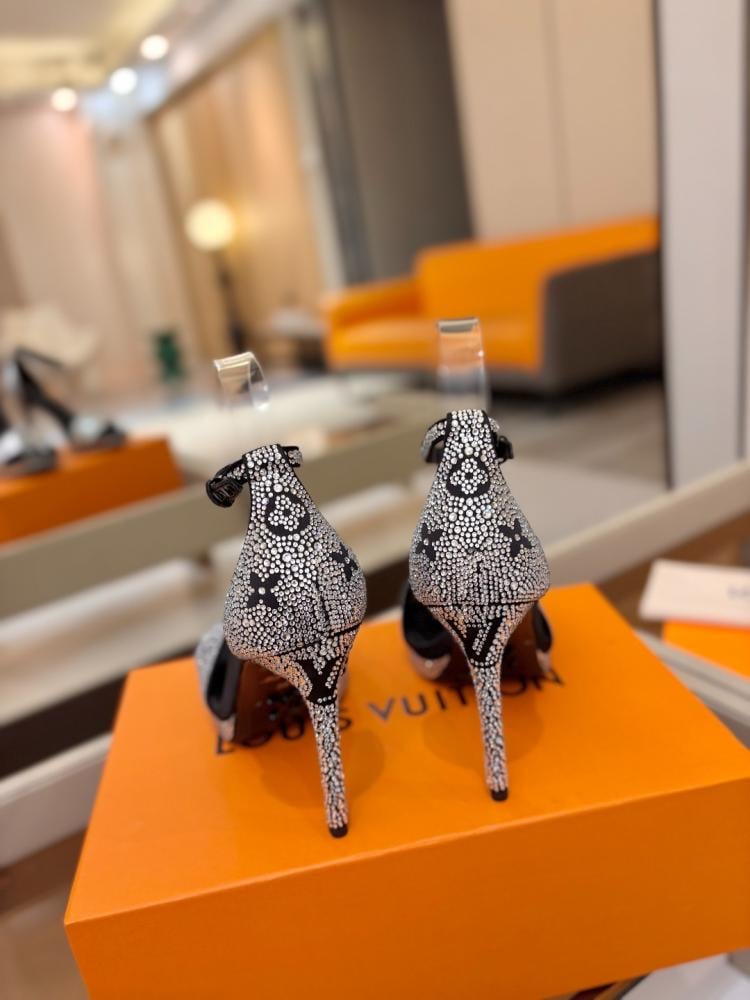 كعب لويس فويتون