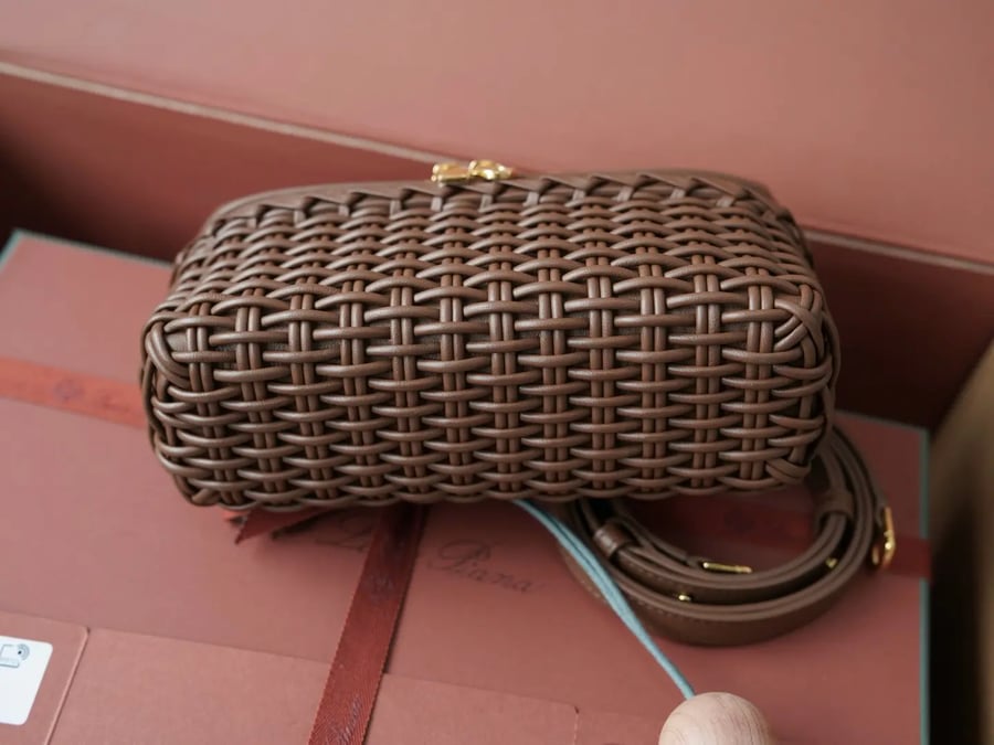 شنطة لورو بيانا