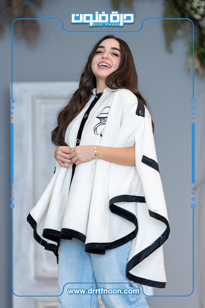 وشاح الشتاء أبيض نسائي