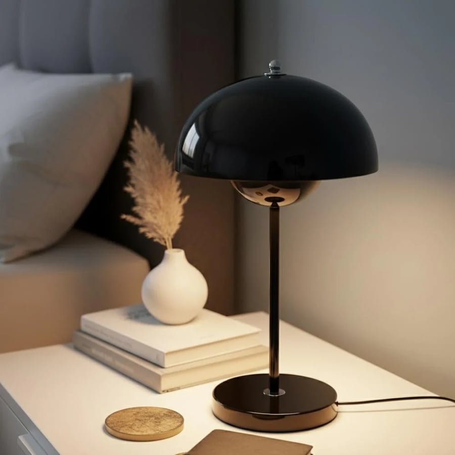 أباجورة طاولة سوداء مودرن | مصباح معدني بتصميم قبّة أنيق