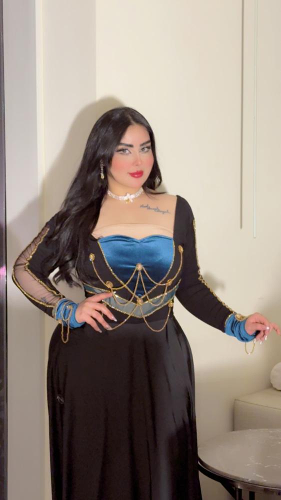 كلوش اسود مخمل تركوازي