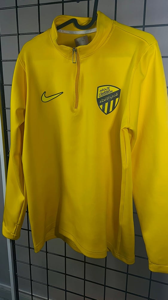 سويتر الاتحاد(2025-26) الاصفر