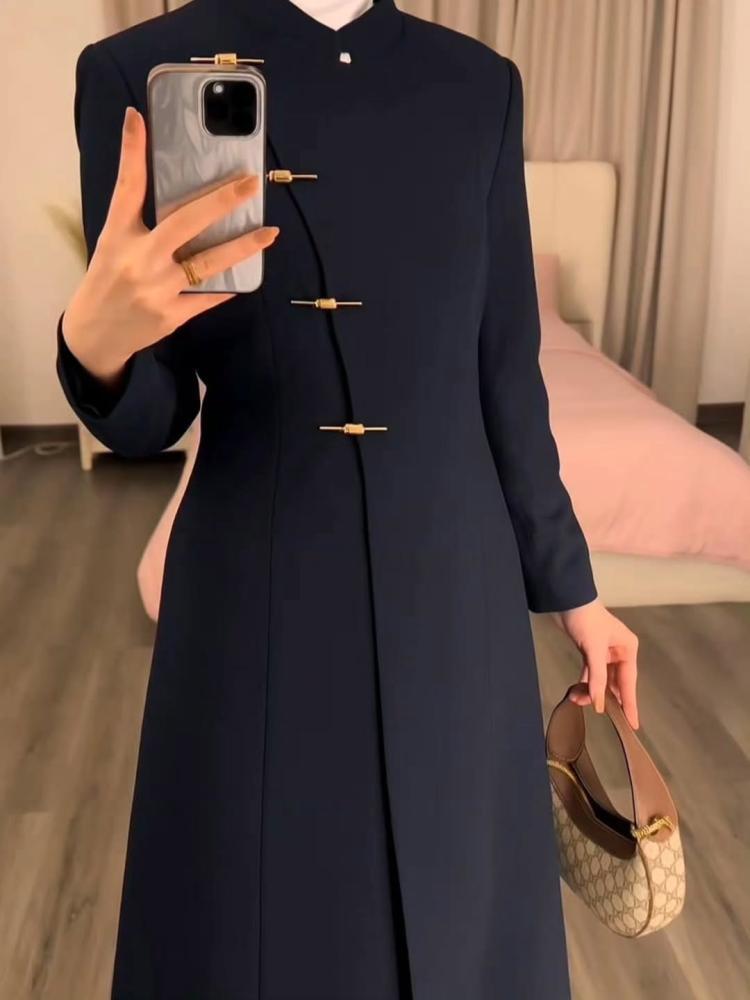 A practical and elegant blazer abaya