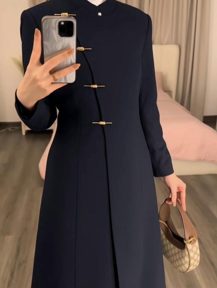 A practical and elegant blazer abaya